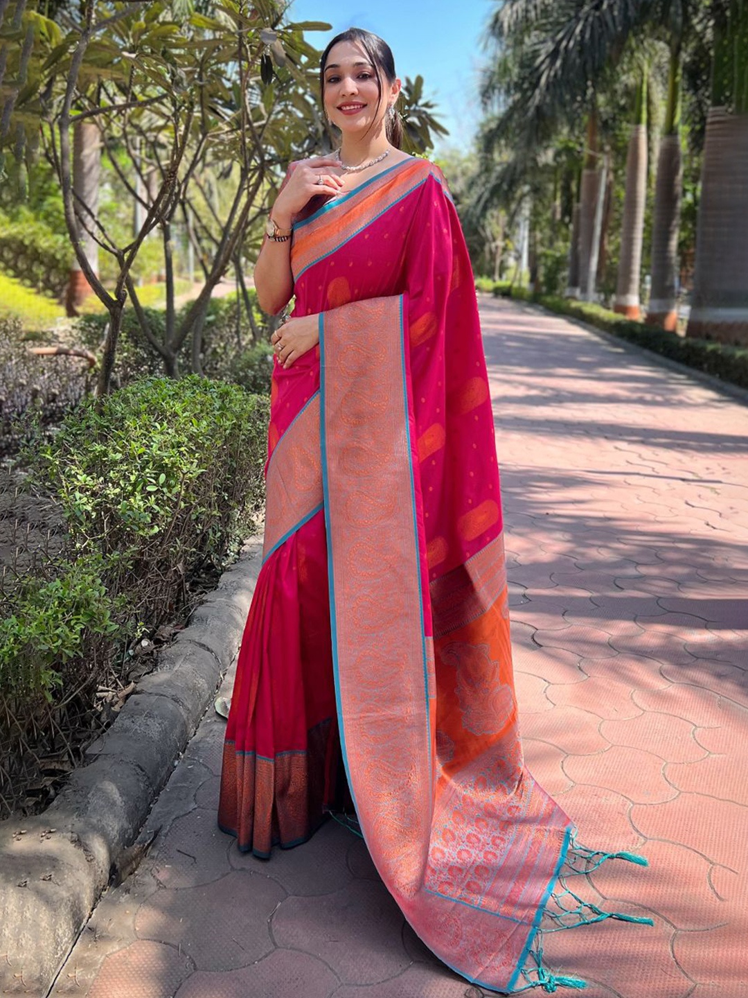 

Rangtulika Ethnics Woven Design Zari Banarasi Saree, Pink