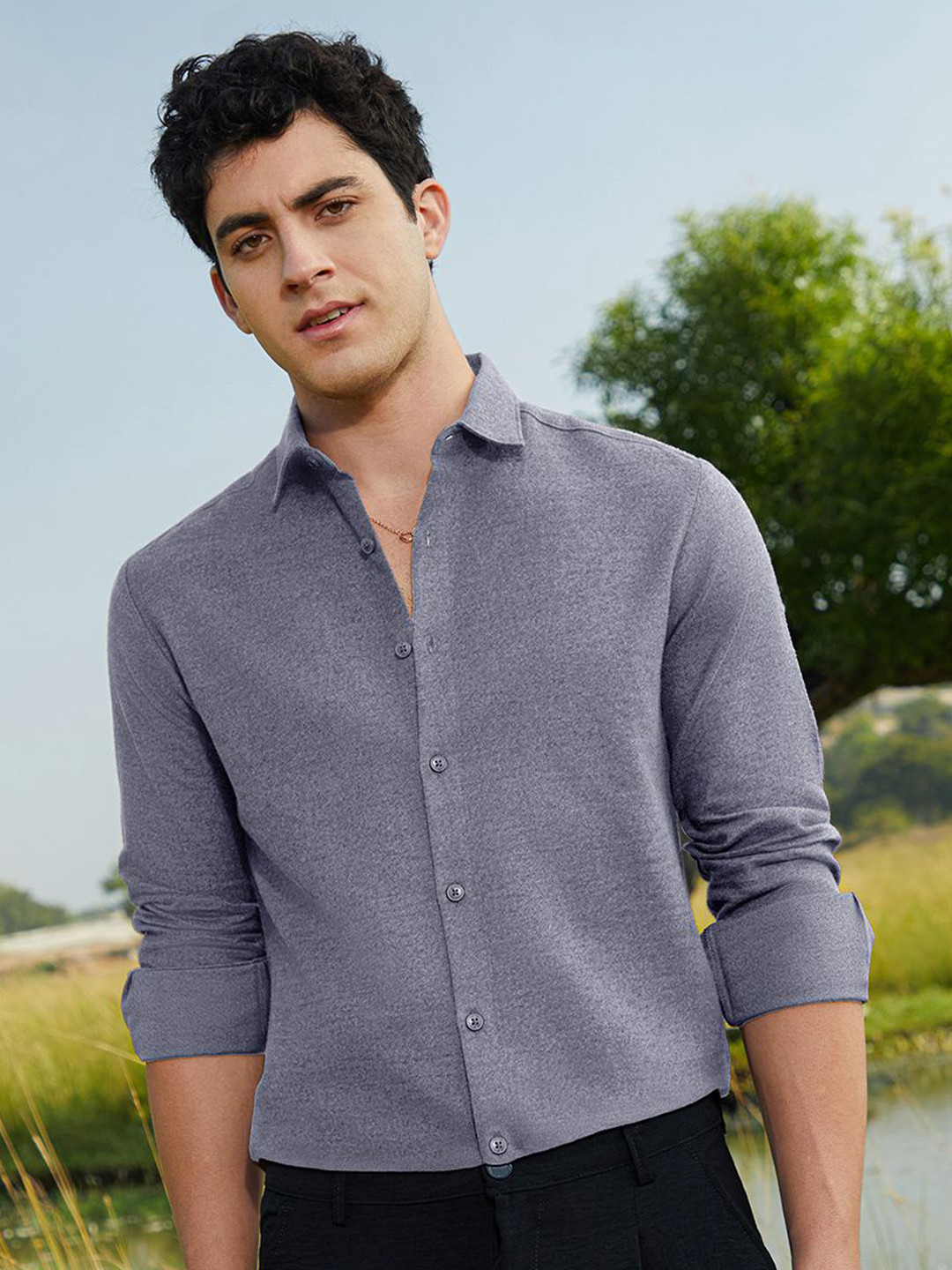 

Campus Sutra Men Classic Fit Spread Collar Solid Cotton Casual Shirt, Blue