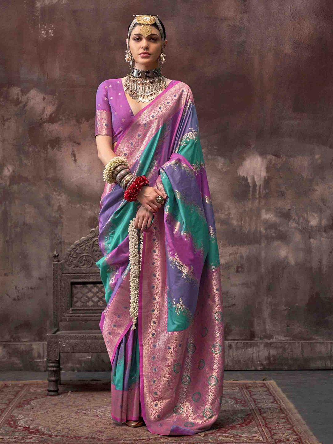 

DIVASTRI Woven Design Zari Saree, Green