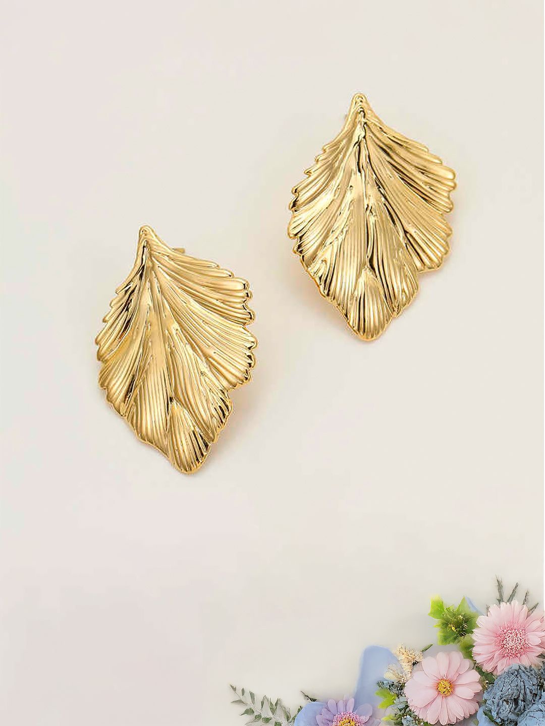 

PRIVIU Leaf Shaped Studs Earrings, Gold