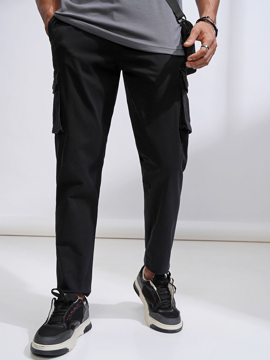 

HIGHLANDER Men's Straight Fit Cargos Trousers, Black
