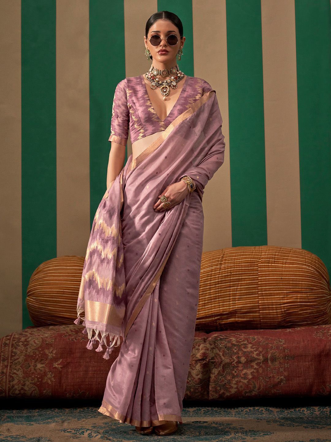 

Ethnielle Woven Design Zari Banarasi Saree With Unstitched Blouse Piece, Purple