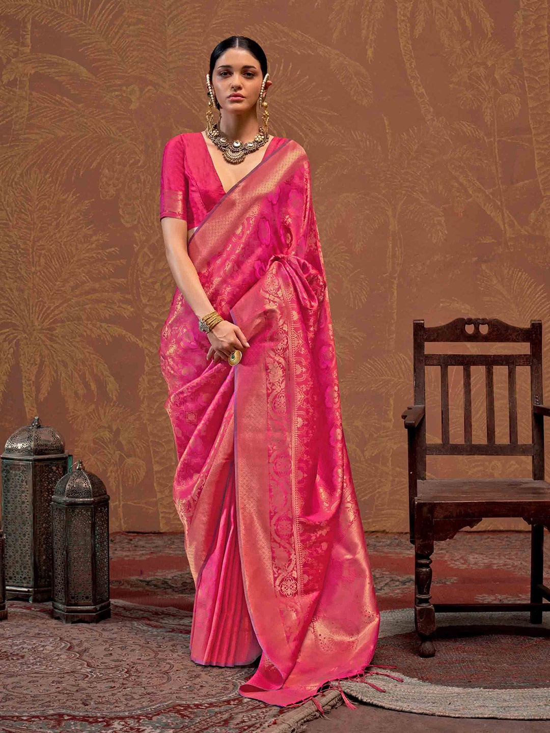 

DIVASTRI Woven Design Zari Saree, Pink
