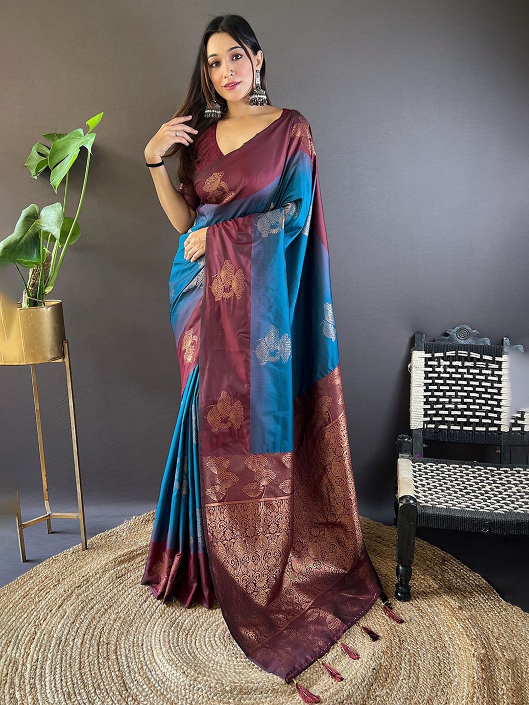 

Rangtulika Ethnics Woven Design Zari Paithani Saree, Navy blue