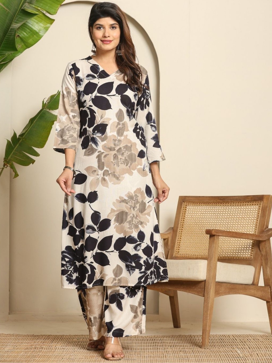 

Atha Fashion Ebony Petals Floral Printed A-Line Pure Cotton Kurta With Palazzos, Off white