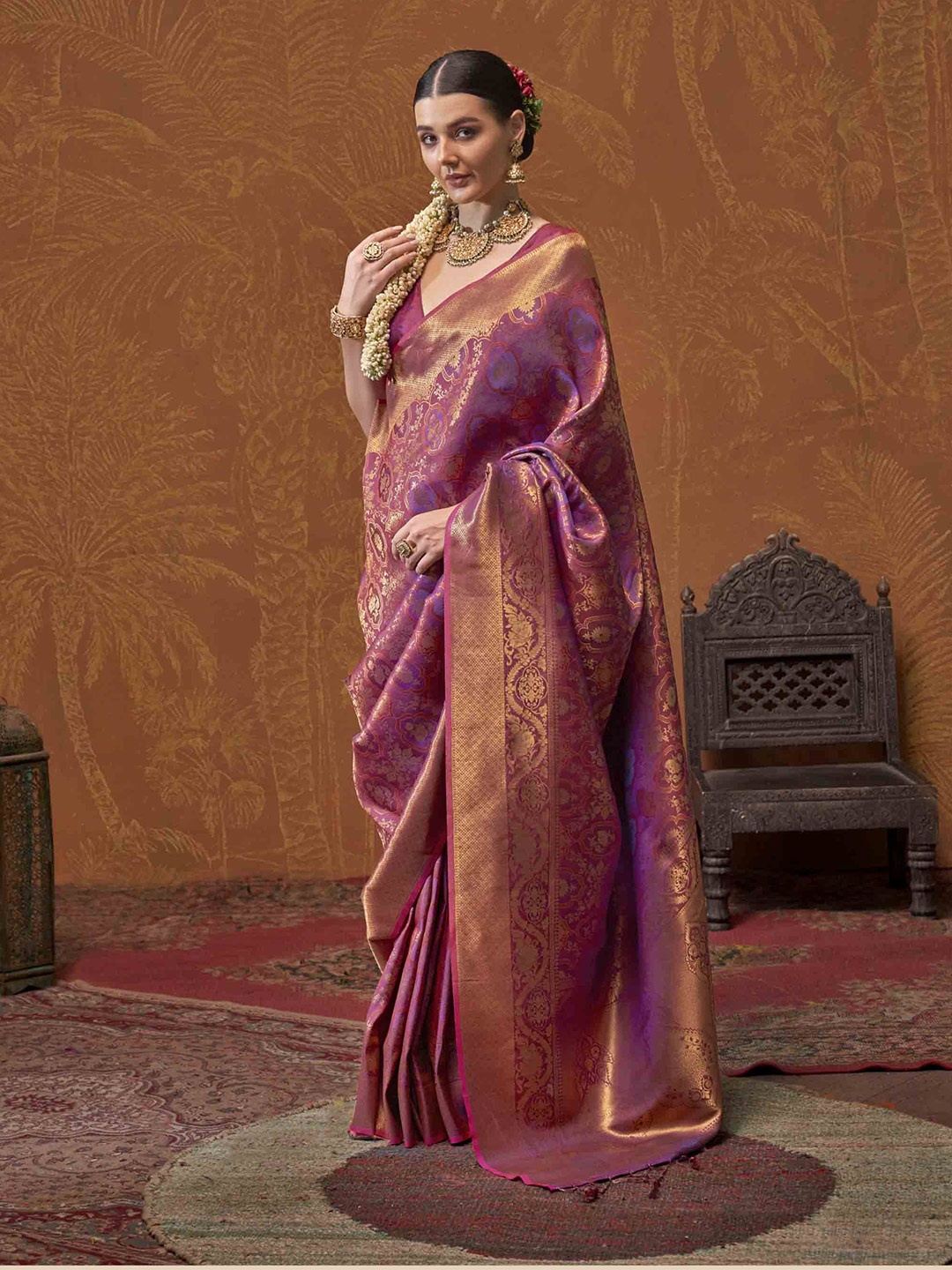 

DIVASTRI Woven Design Zari Saree, Purple