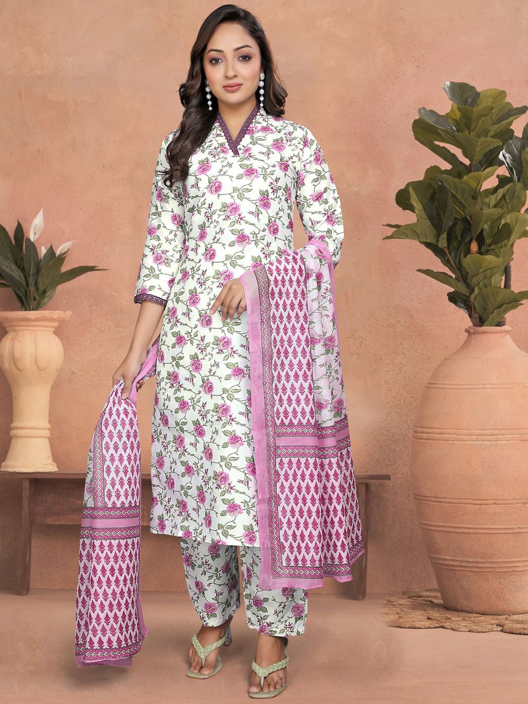

Wedani Floral Printed V Neck Straight Kurta With Trousers & Dupatta, Pink