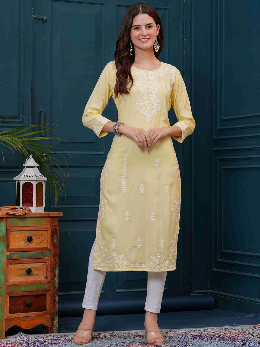 

ALEXEY JAY Floral Embroidered Round Neck Straight Kurta, Yellow