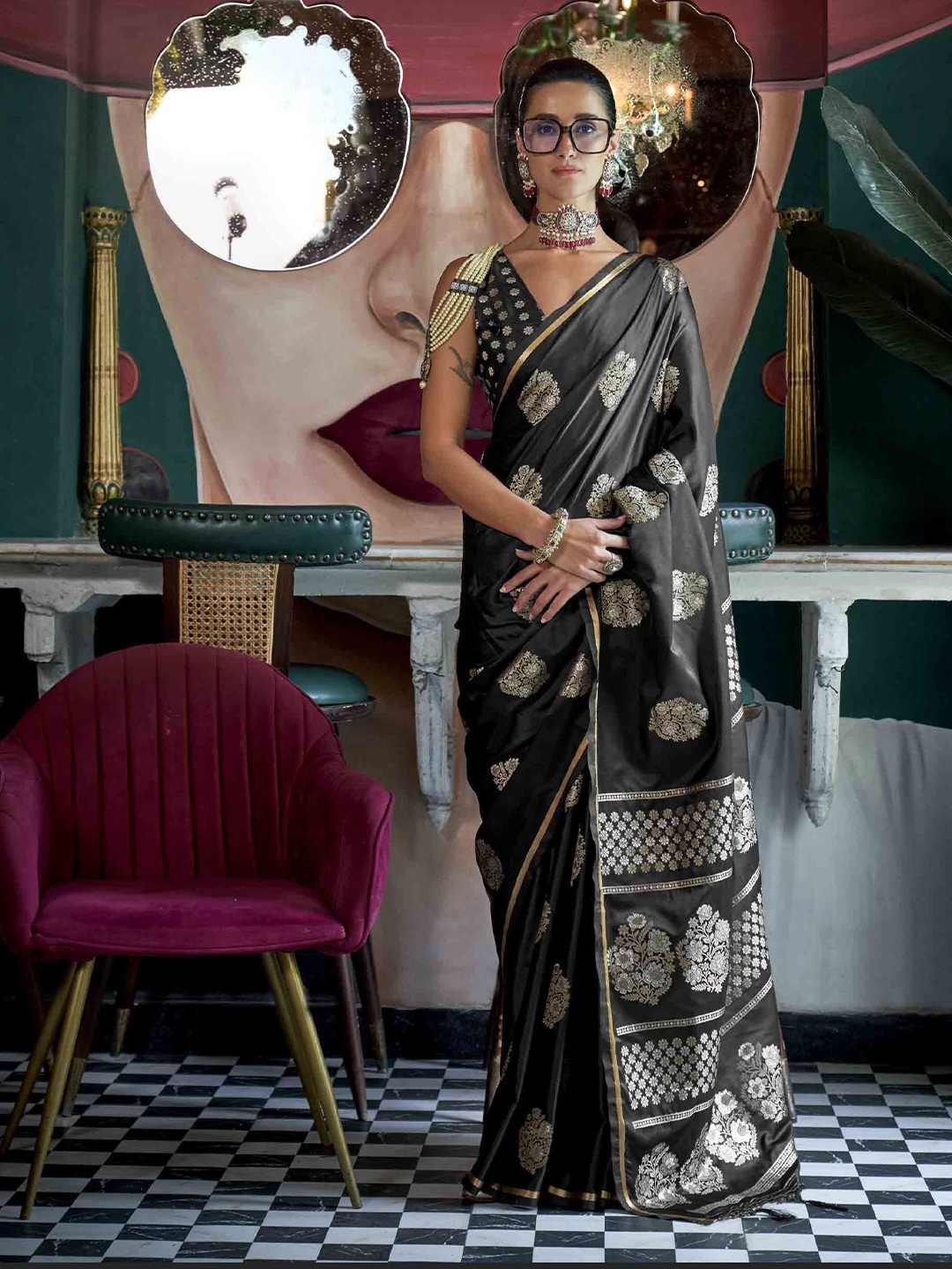 

DIVASTRI Woven Design Zari Satin Saree, Black