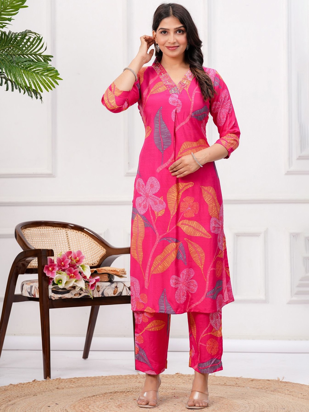 

Kanahari Floral Printed V-Neck Straight Pure Silk Kurta With Trousers, Pink