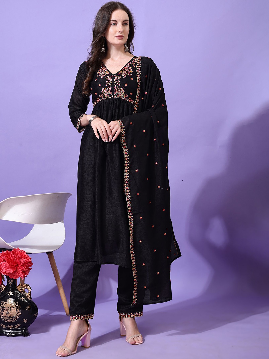 

Hirvanti Fashion Floral Embroidered V-Neck Anarkali Kurta With Palazzos And Dupatta, Black