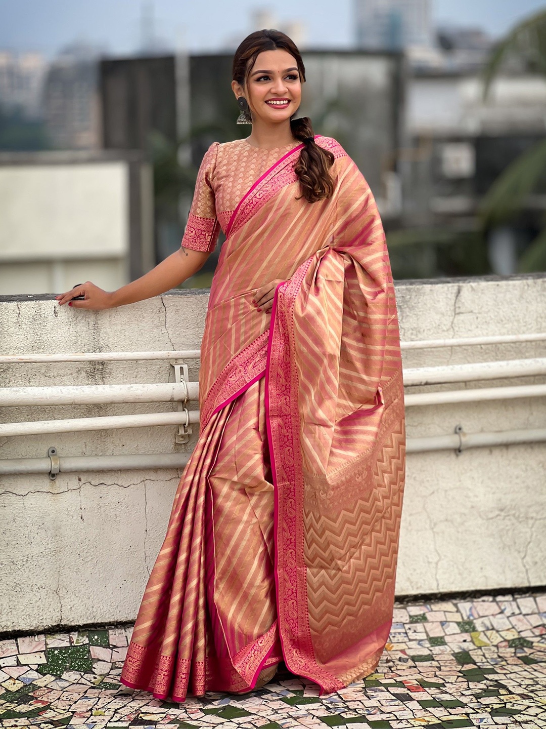 

Rangtulika Ethnics Leheriya Zari Saree, Peach