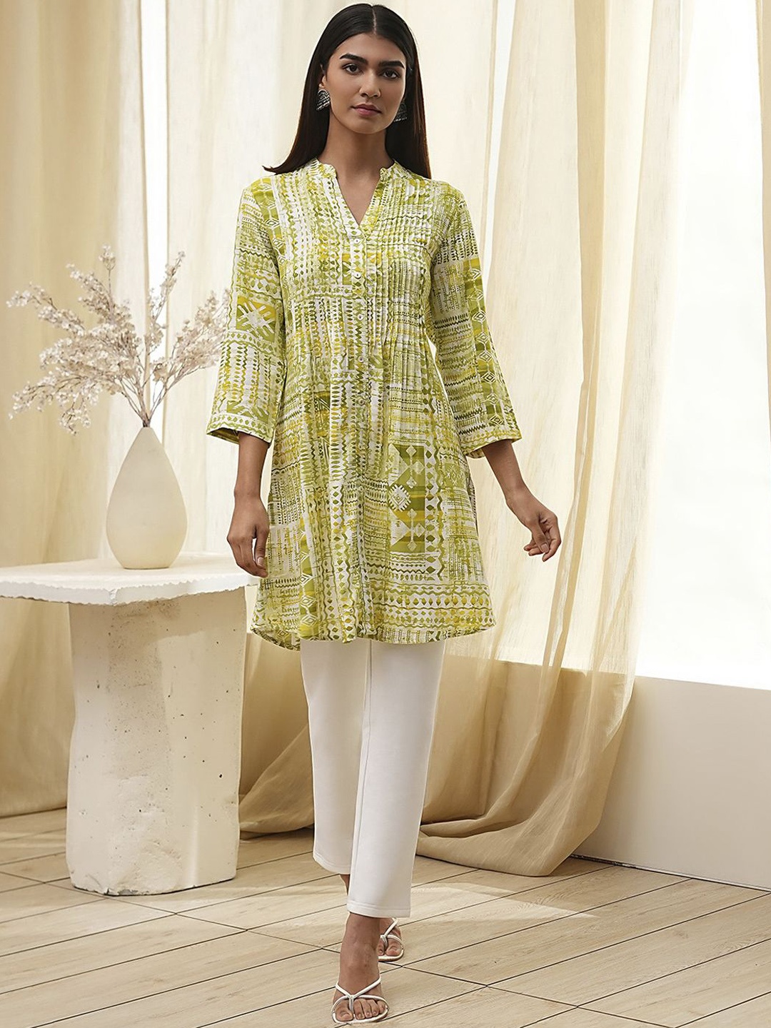 

Biba Abstract Printed Mandarin Collar Straight Kurta, Green