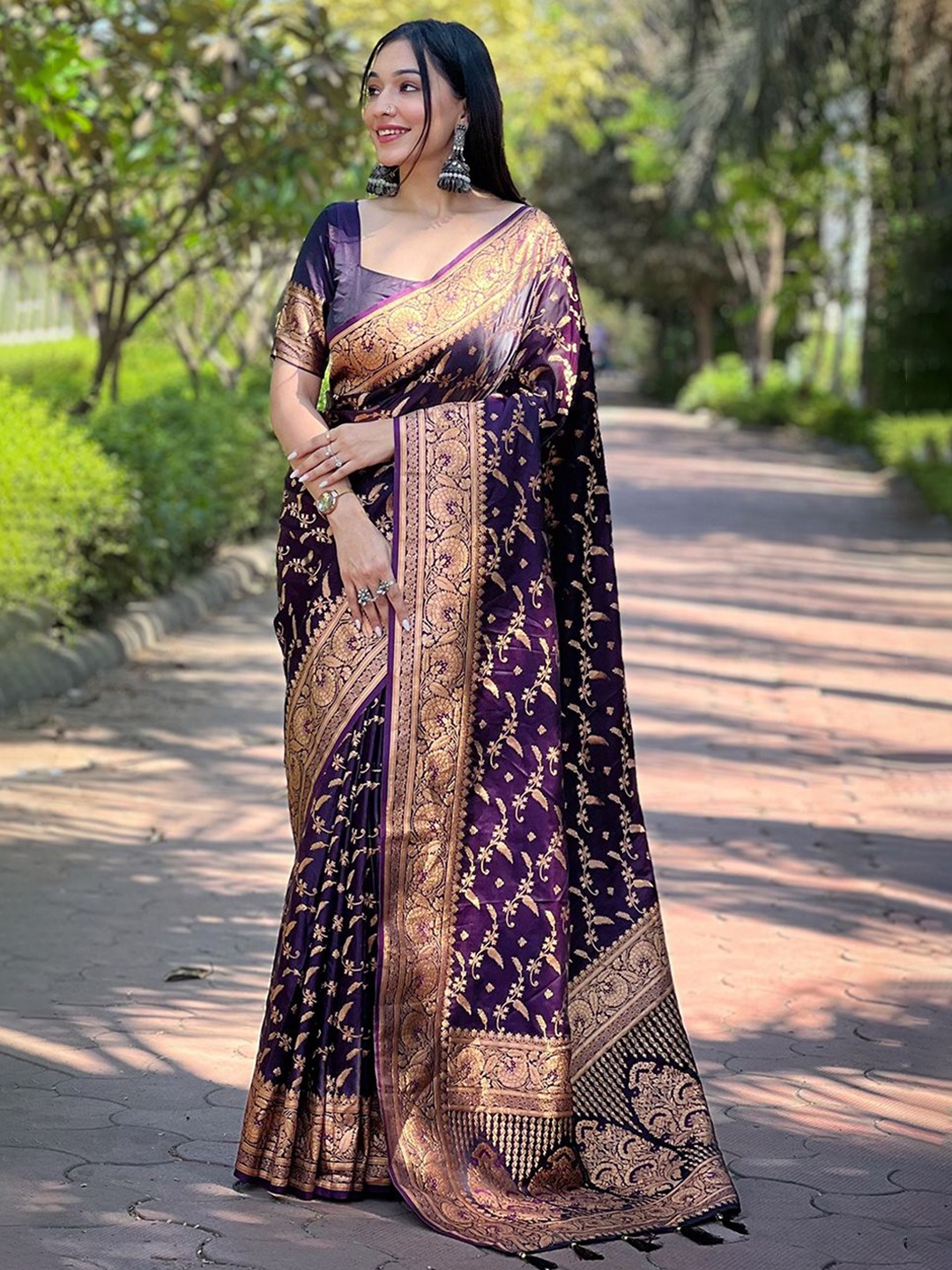 

Rangtulika Ethnics Woven Design Zari Banarasi Saree, Purple