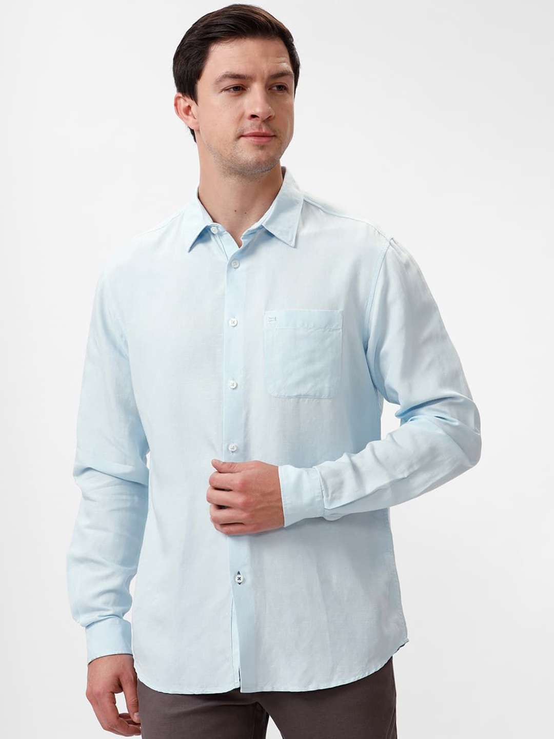 

Basics Men Slim Fit Spread Collar Solid Casual Shirt, Blue