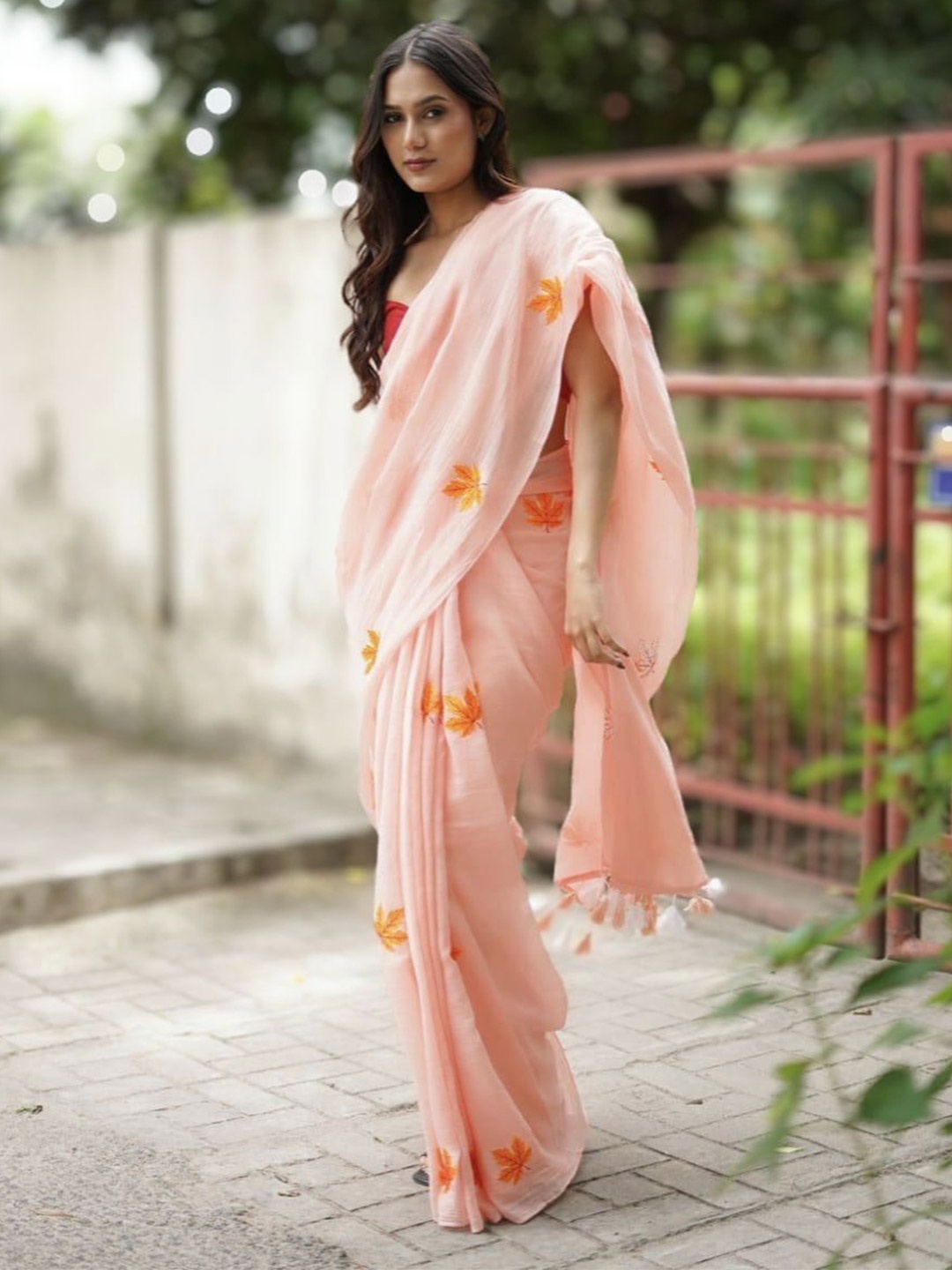 

Ruuprekha Embroidered Pure Cotton Saree, Peach
