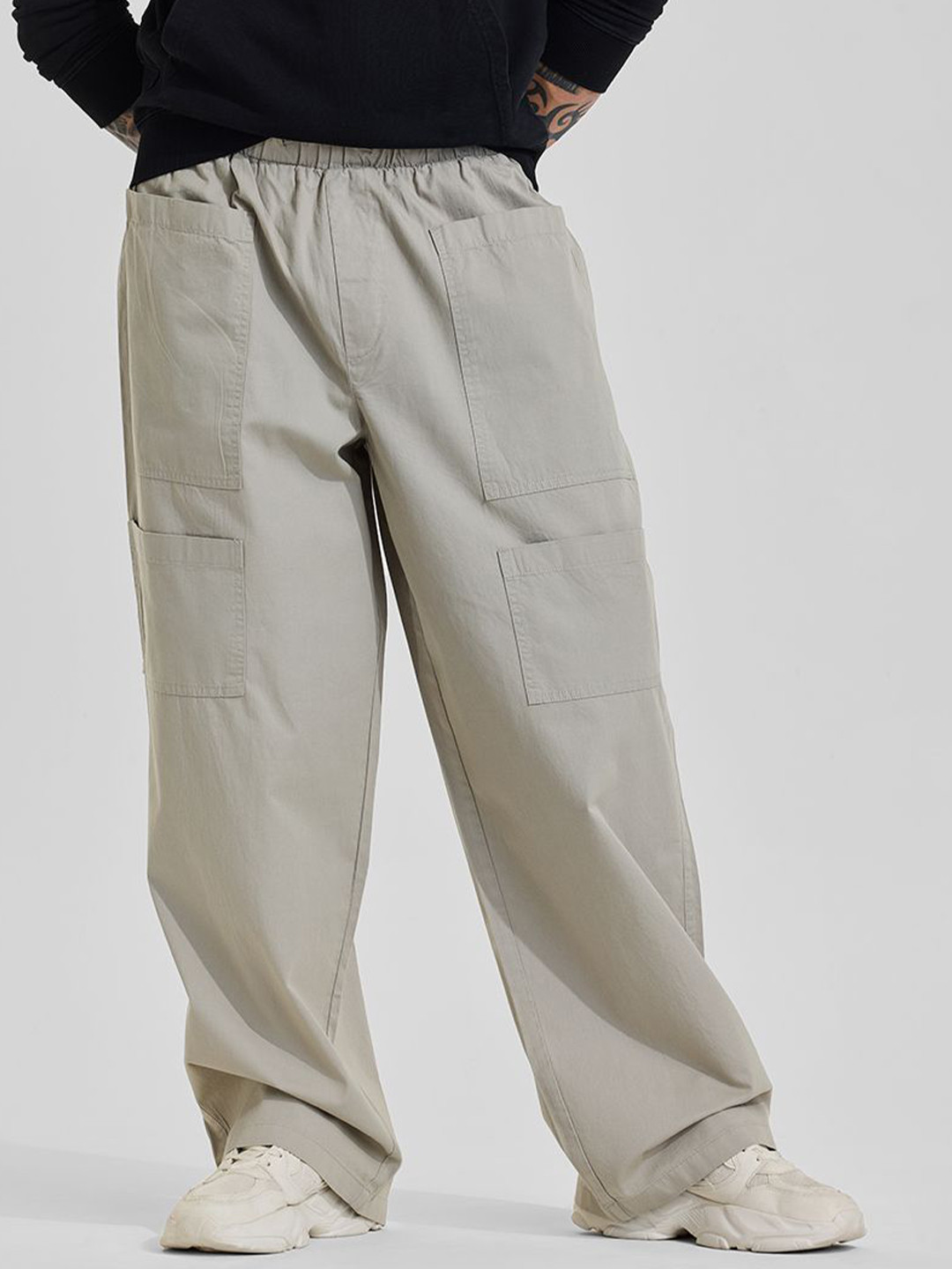 

Snitch Men Loose Fit Cargos Trousers, Beige