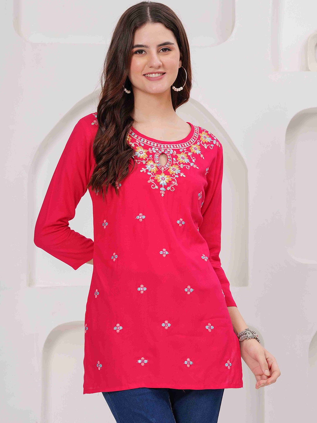 

ALEXEY JAY Floral Embroidered Round Neck Straight Kurti, Pink