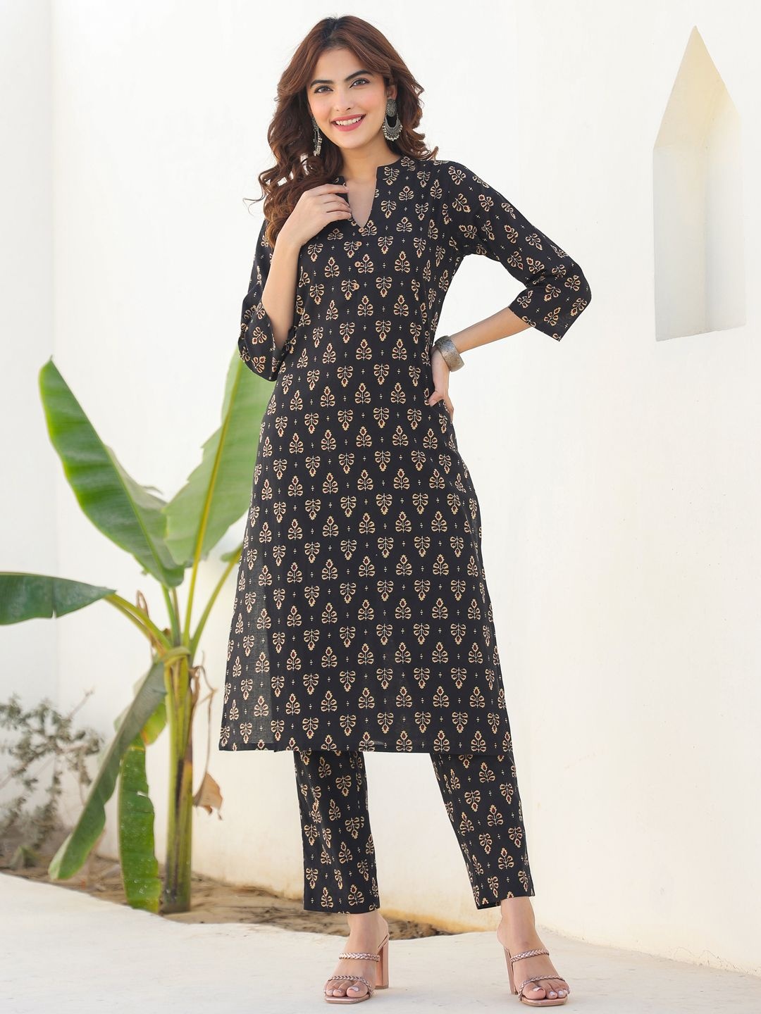 

Janasya Women's Black Pure Cotton Floral Printed Straight Kurta Pant Set