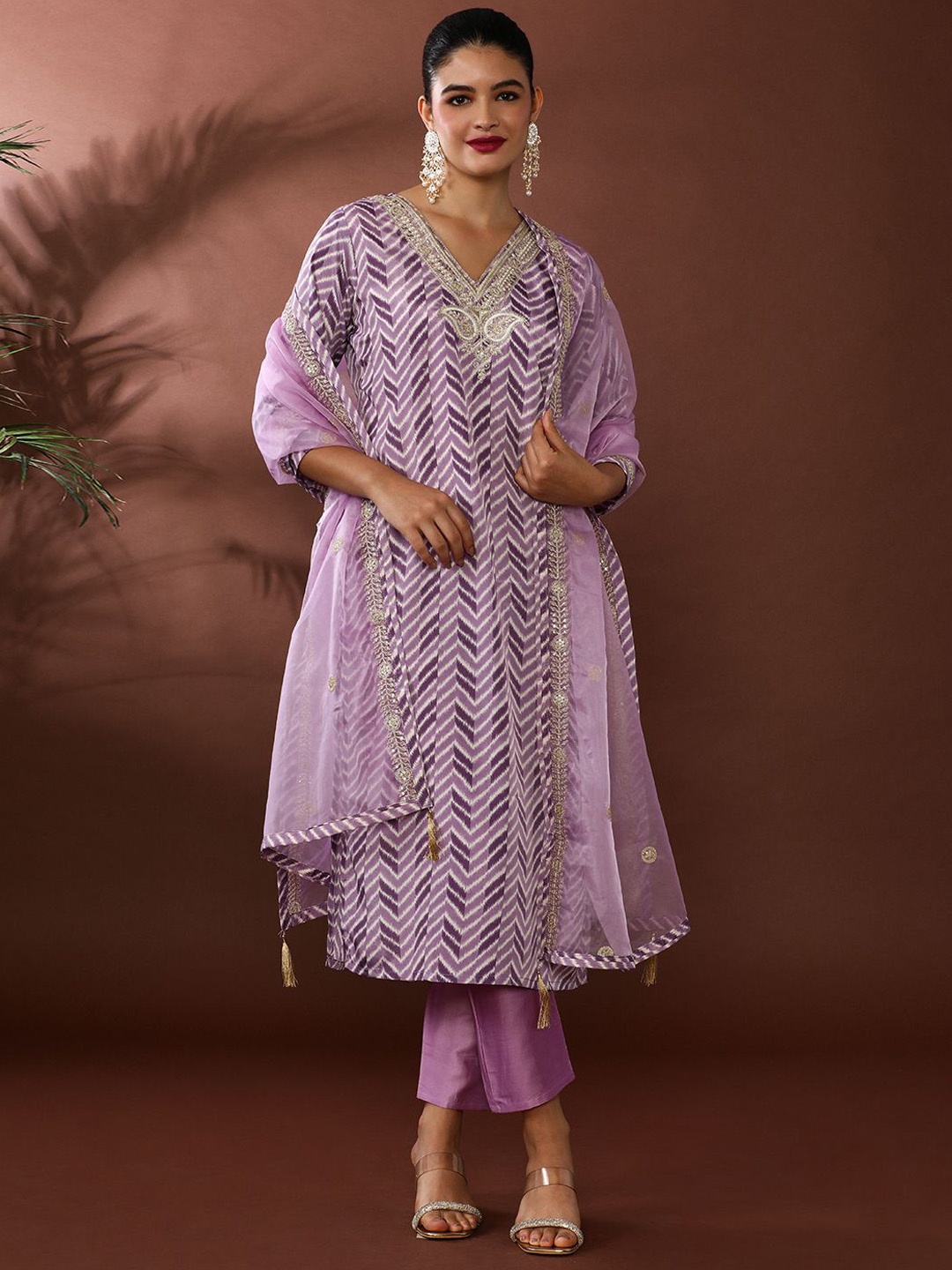 

Jaipur Kurti Chevron Printed Straight Kurta With Trouser And Dupatta, Lavender