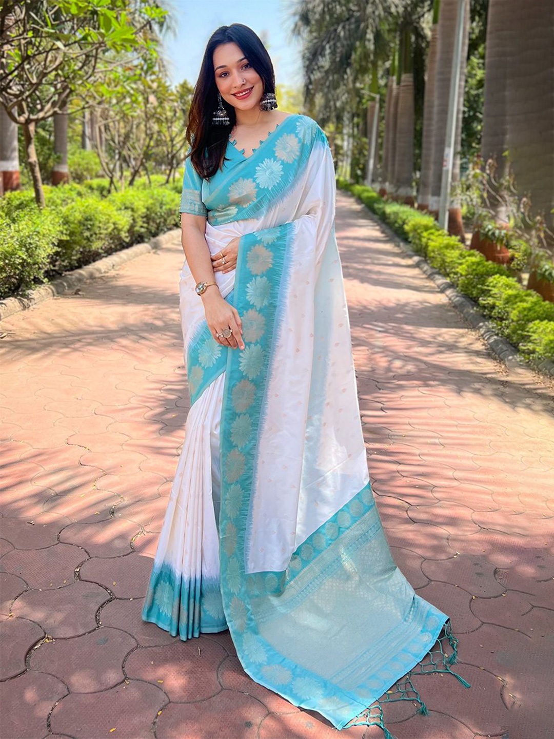 

Rangtulika Ethnics Women Floral Zari Tussar Saree, White