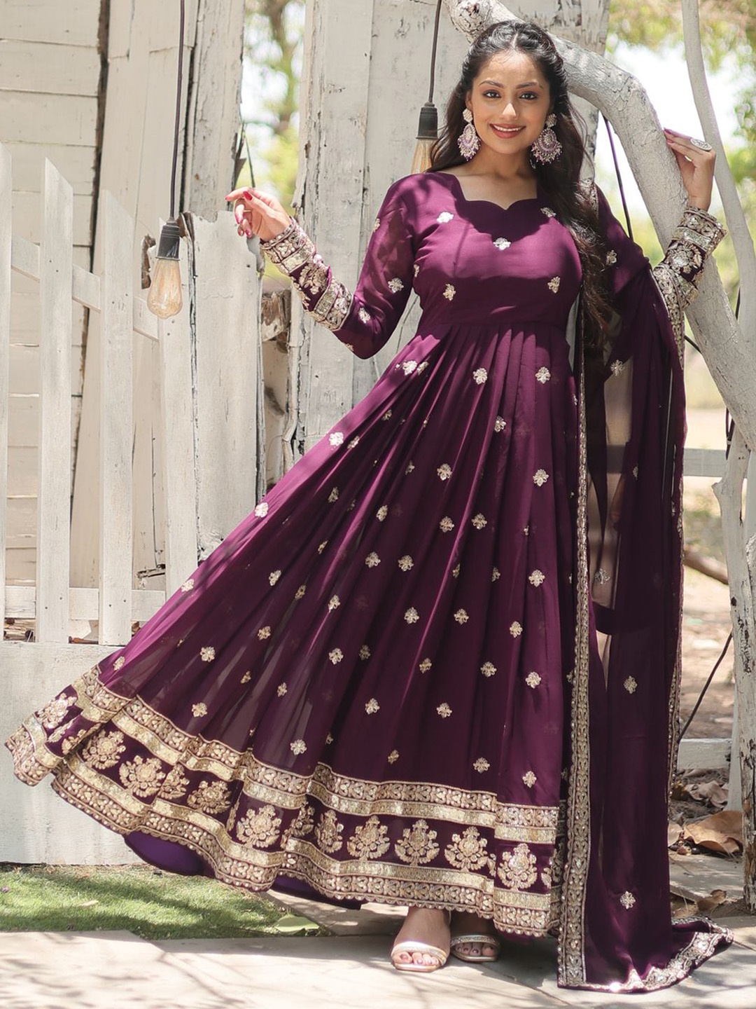 

Wedani Women Floral Embroidered Georgette Anarkali Kurta, Purple