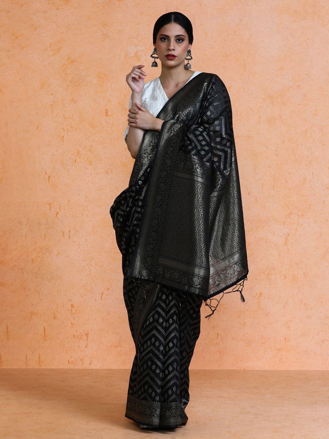 

SARHA Woven Design Zari Chanderi Cotton Saree With Unstitched Blouse Piece, Black