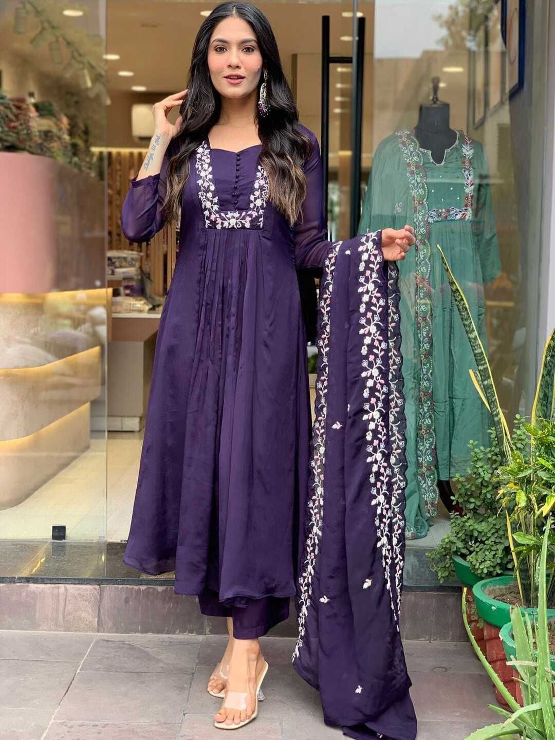

DIVASTRI Embroidered Thread Work A-Line Kurta With Trousers, Violet