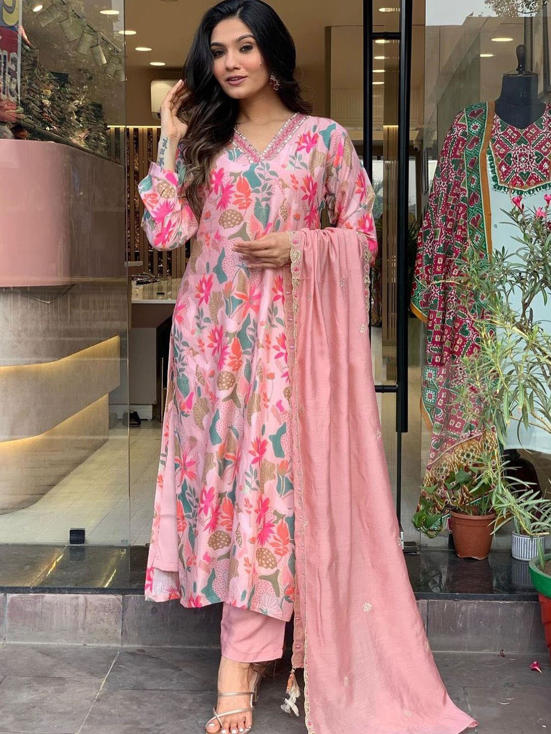 

Amrutam Fab Women Floral Printed Regular Kurta with Trousers & With Dupatta, Peach