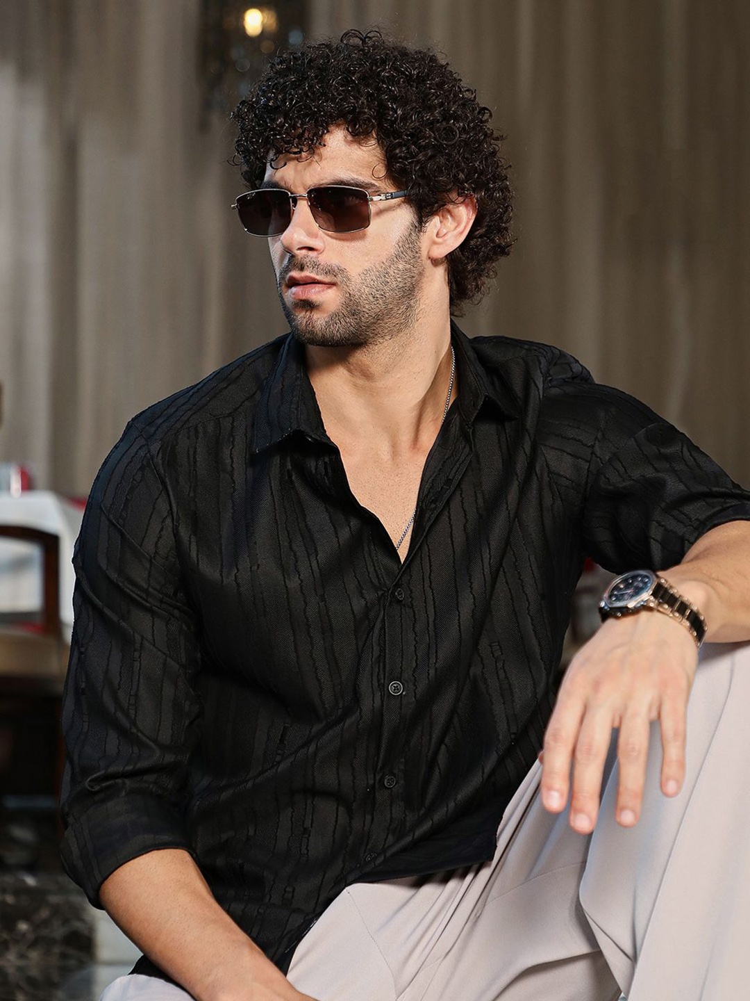 

Campus Sutra Men Classic Fit Spread Collar Textured Casual Shirt, Black