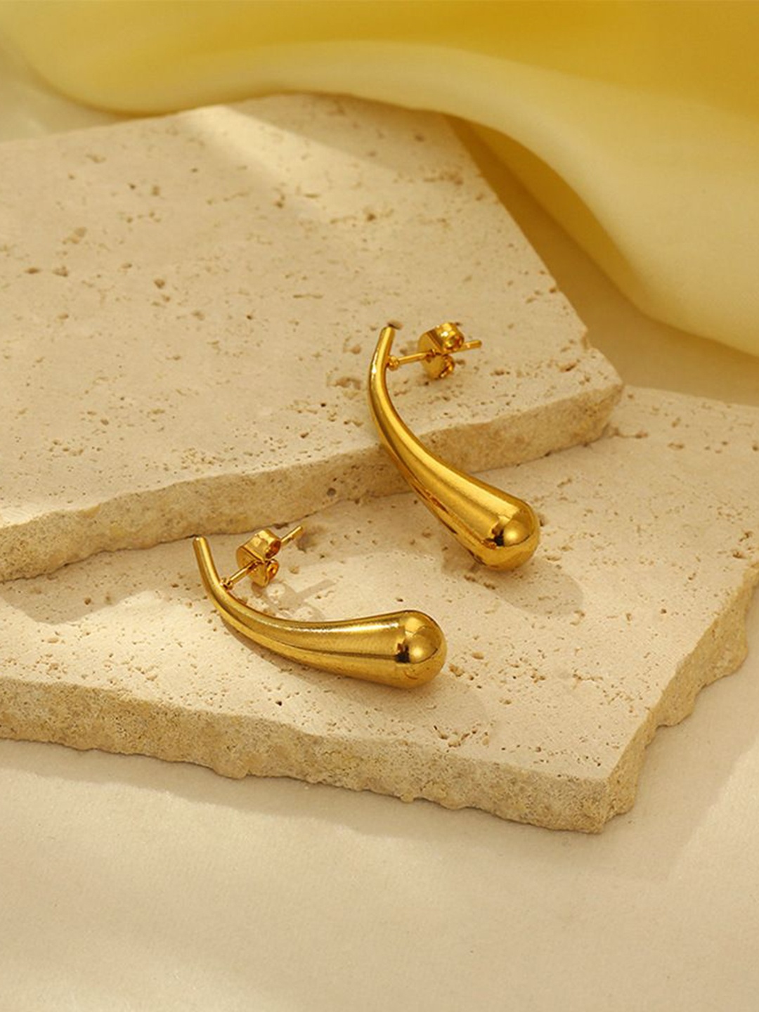 

DressBerry Stainless Steel Gold-Plated Teardrop Shaped Drop Earrings