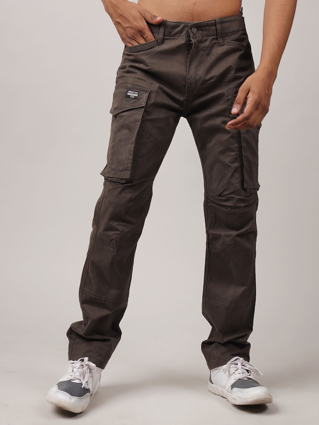 

MMXXII Men Relaxed Straight Leg Straight Fit Cargos Trousers, Grey melange