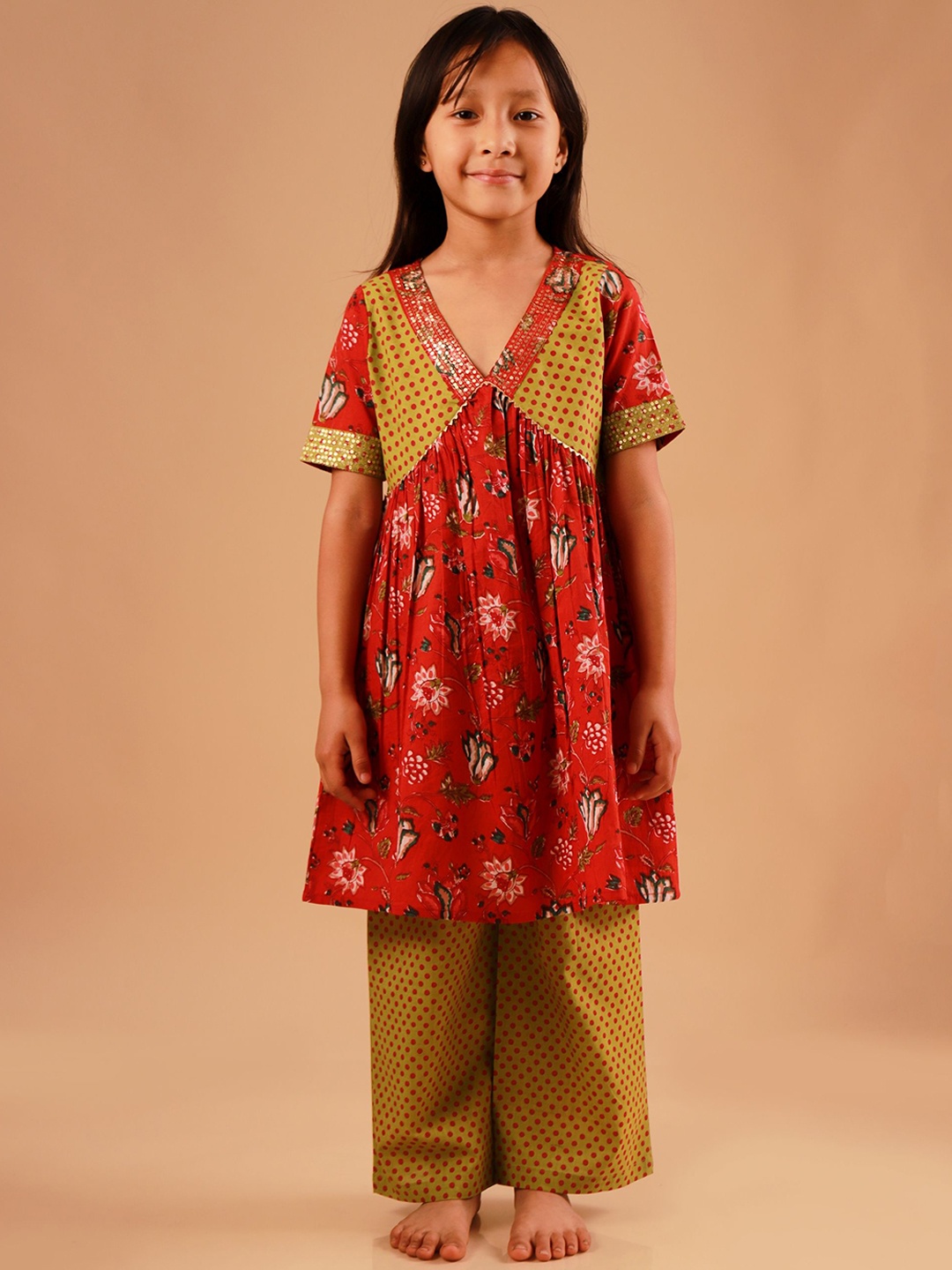 

Sangria Girls Floral Printed Pure Cotton V-Neck A-Line Kurta With Trousers, Red