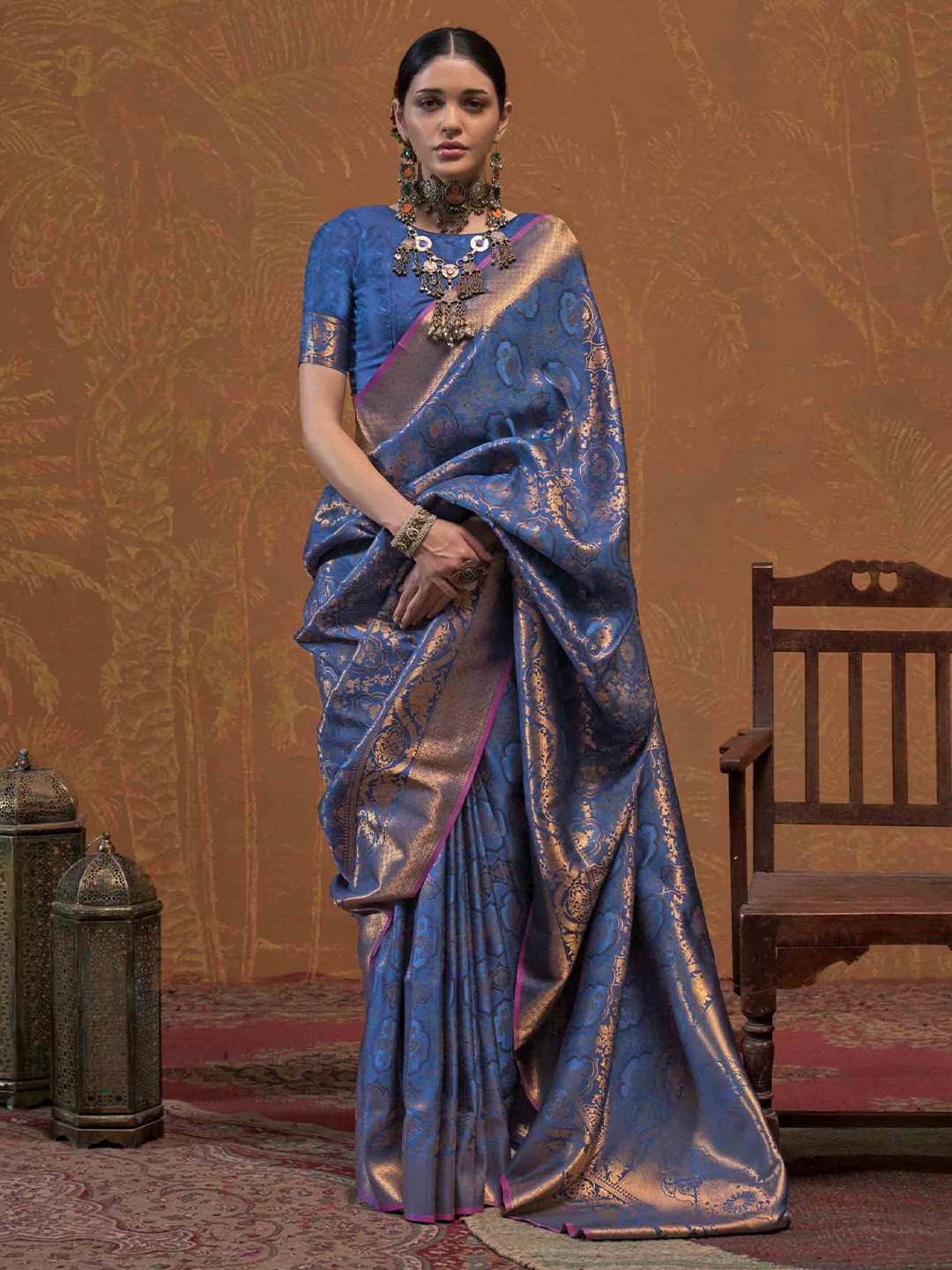 

DIVASTRI Woven Design Zari Saree, Blue