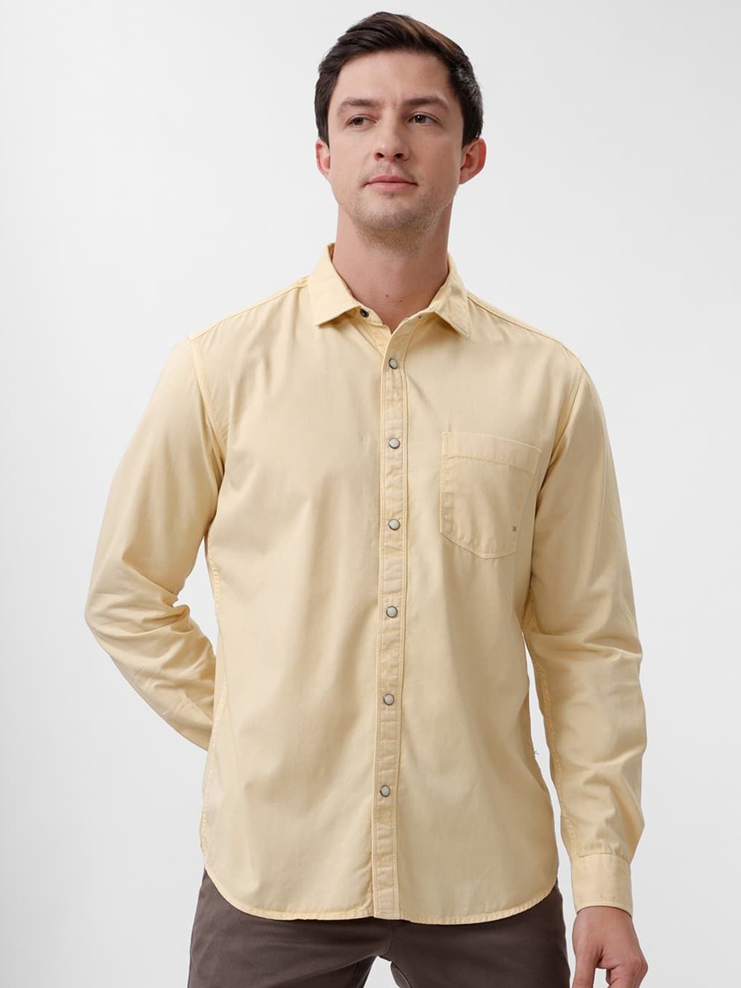 

Basics Men Slim Fit Cutaway Collar Solid Cotton Casual Shirt, Yellow