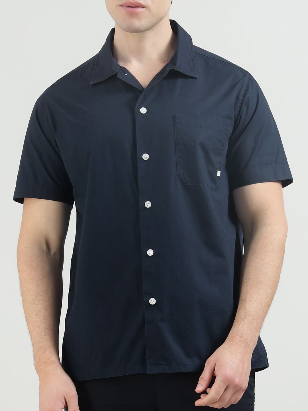 

Farah Men Spread Collar Solid Cotton Casual Shirt, Navy blue
