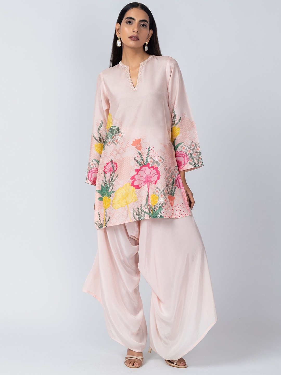 

Label Naariti Floral Printed V-Neck Straight Tunic With Palazzos, Pink
