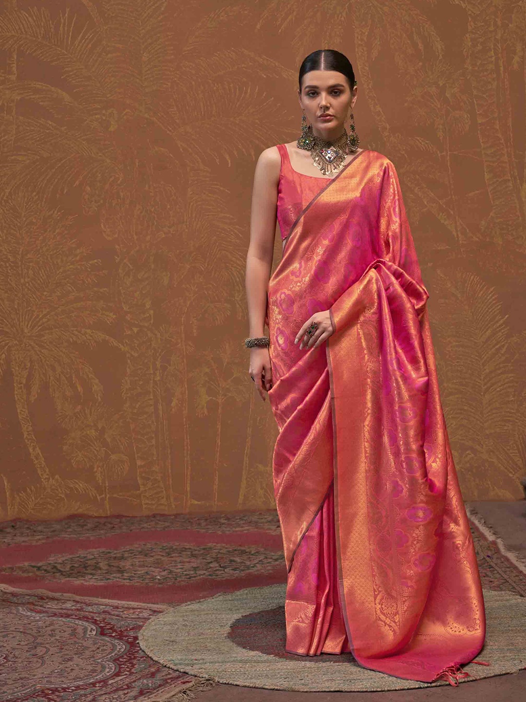 

DIVASTRI Woven Design Zari Saree, Pink