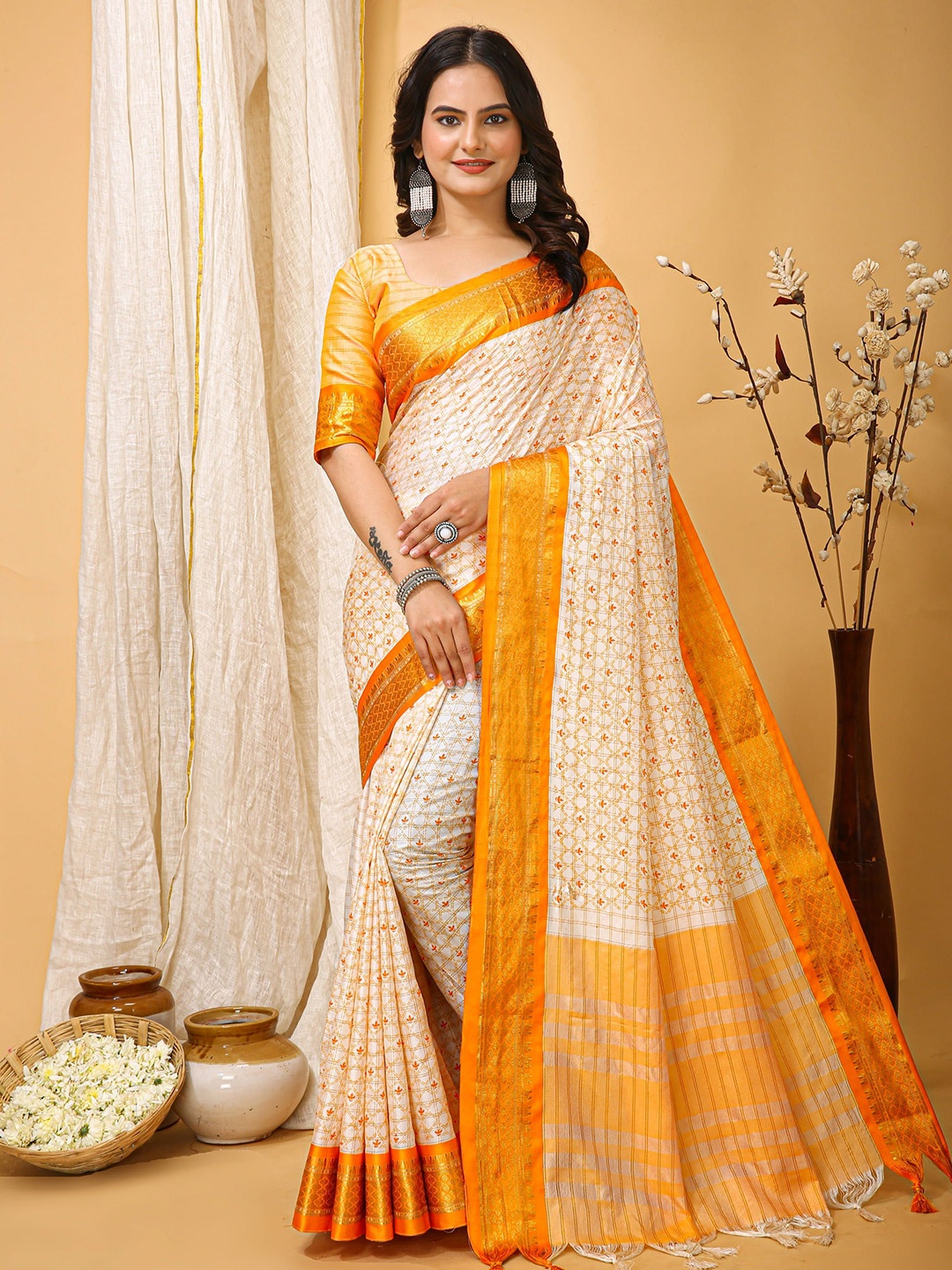 

HERE&NOW Floral Zari Pure Cotton Banarasi Saree with Zari Work & Jacquard Border Blouse, White