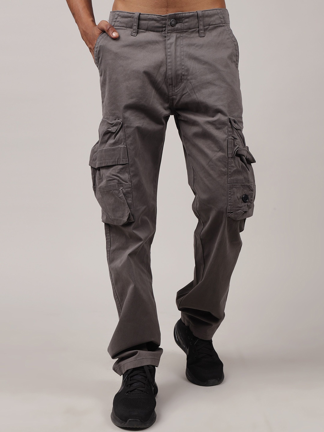 

MMXXII Men Relaxed Straight Leg Straight Fit Cargos Trousers, Grey