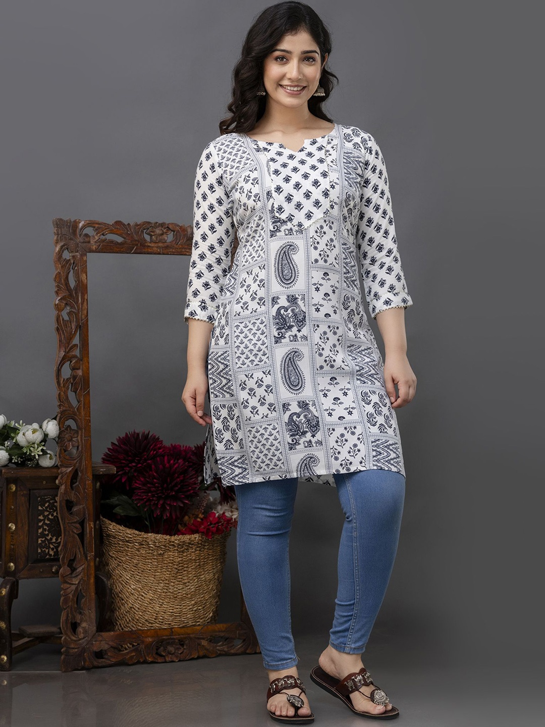 

FEMARY Ethnic Motifs Printed Notch Neck Pure Cotton Kurta, White