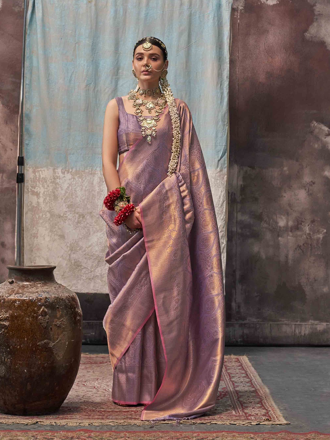 

DIVASTRI Woven Design Printed Zari Work Saree, Pink