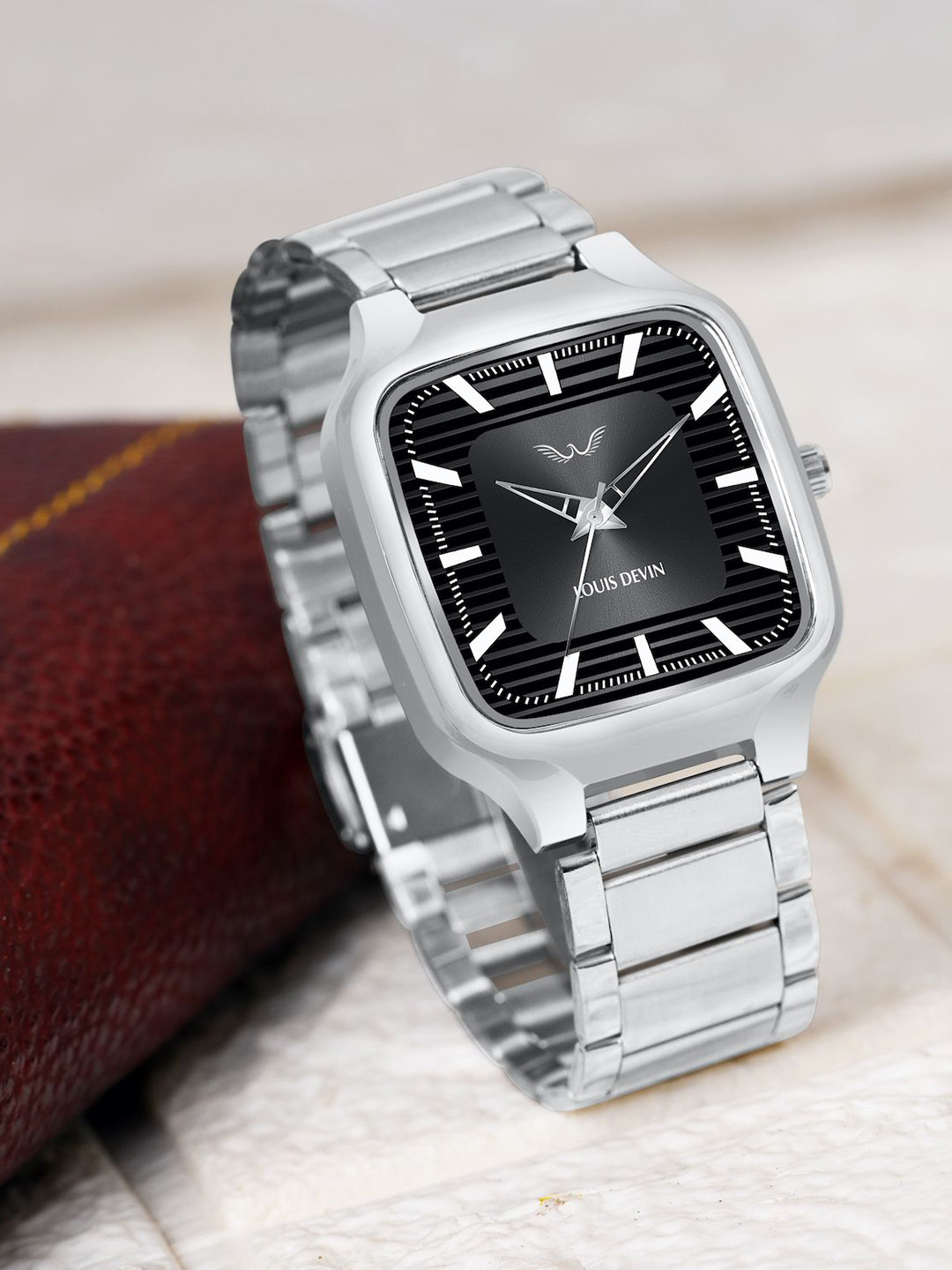 

LOUIS DEVIN Men Brass Dial & Stainless Steel Bracelet Style Straps Analogue Watch, Silver