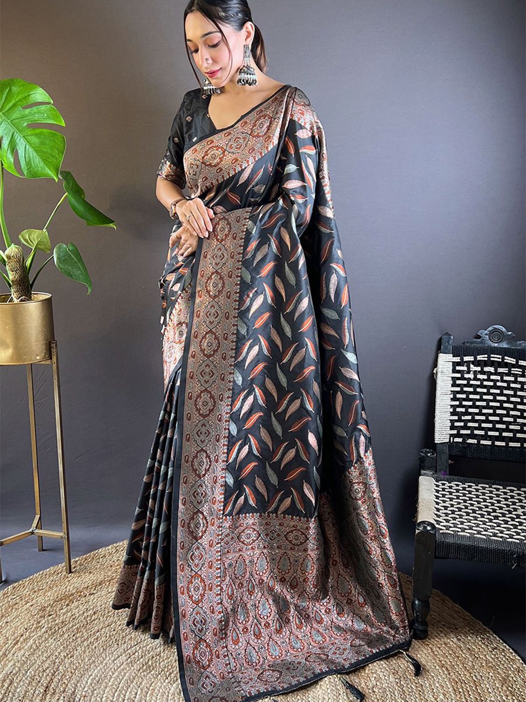 

Rangtulika Ethnics Woven Design Zari Paithani Saree, Black