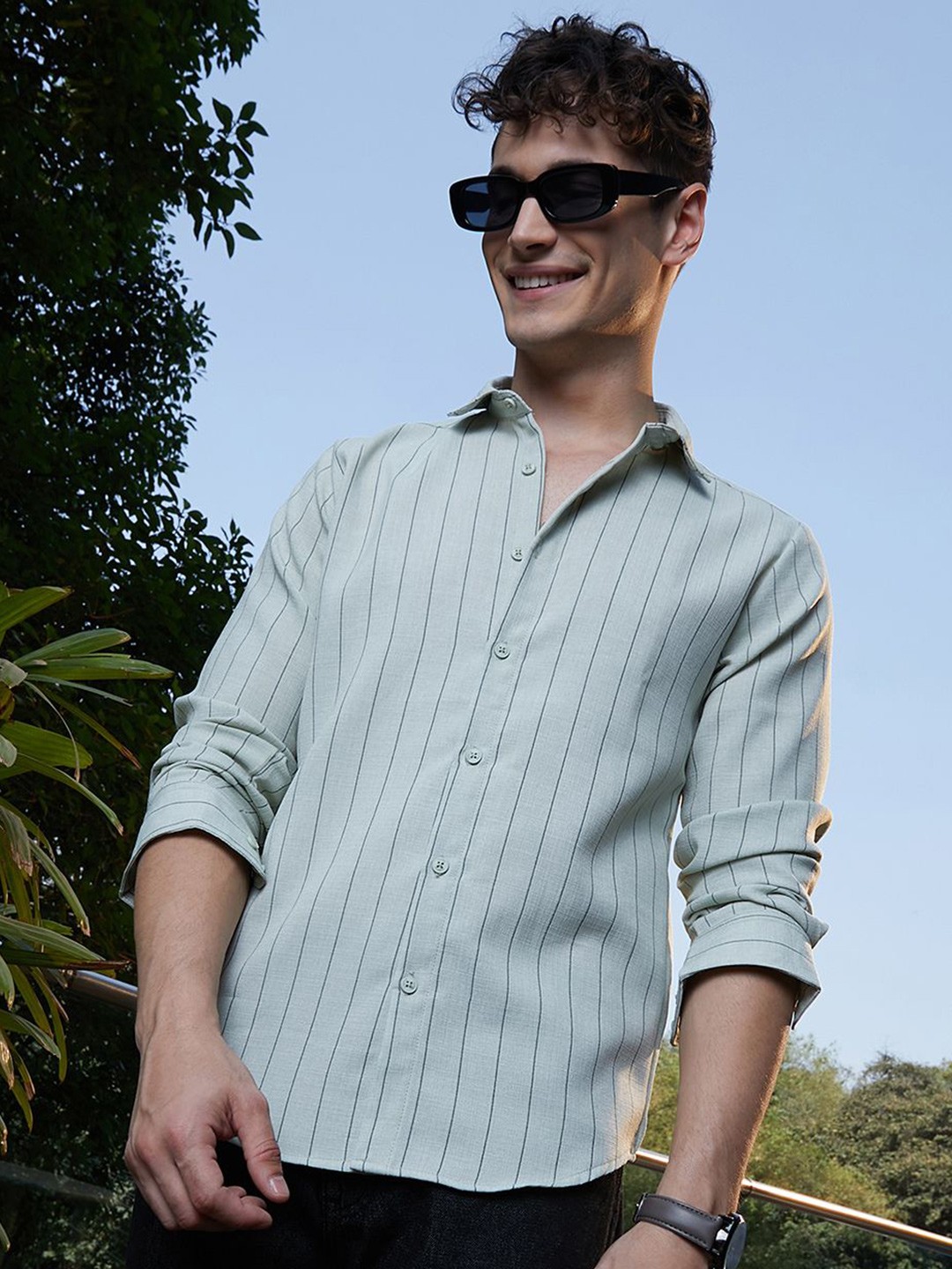 

Campus Sutra Men Classic Fit Spread Collar Vertical Striped Cotton Casual Shirt, Grey