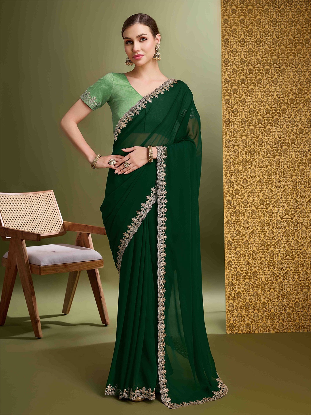 

DIVASTRI Embroidered Pure Georgette Saree, Green