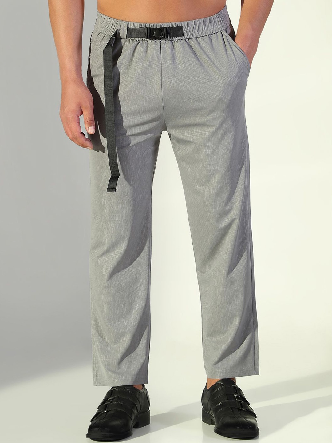 

SHOWOFF Men Comfort Straight Fit Low-Rise Trousers, Grey