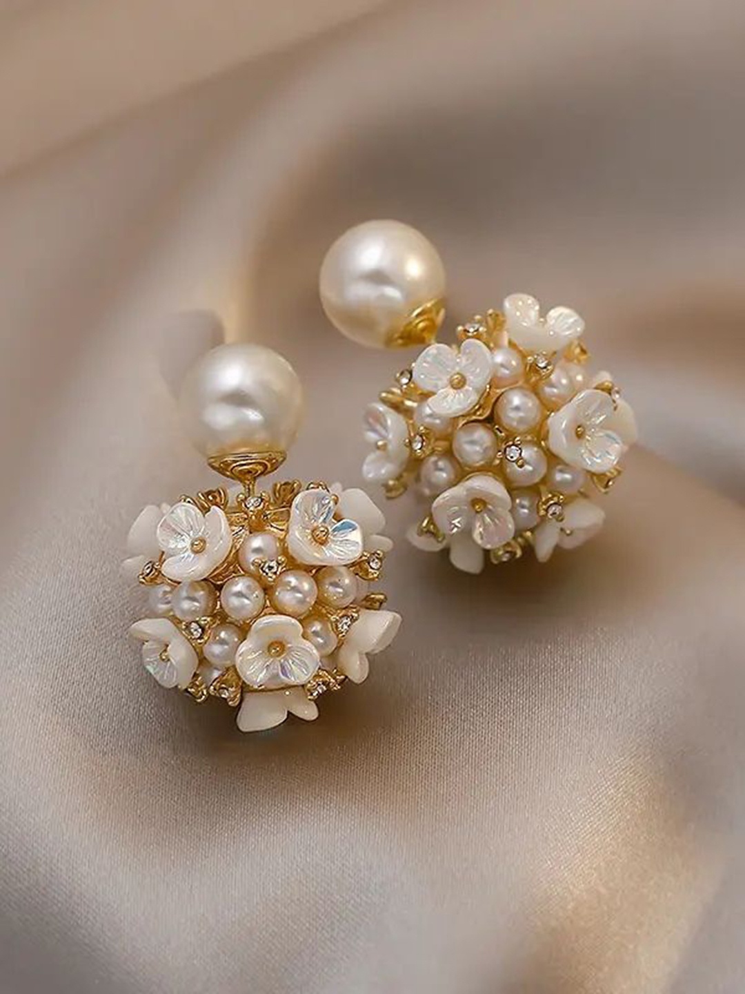 

DressBerry Contemporary Drop Earrings, White