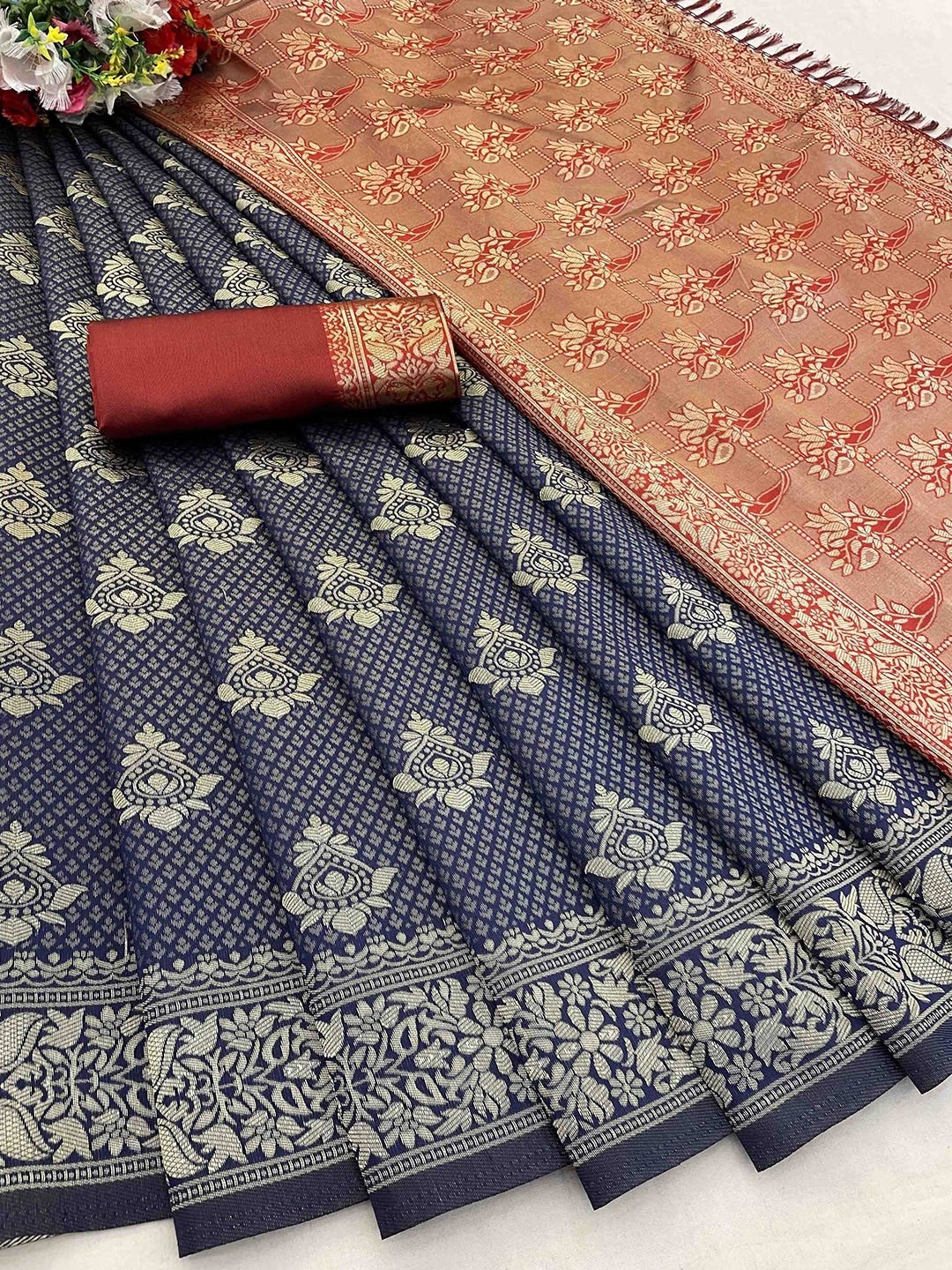 

DIVASTRI Silk Blend Woven Design Zari Banarasi Saree, Navy blue