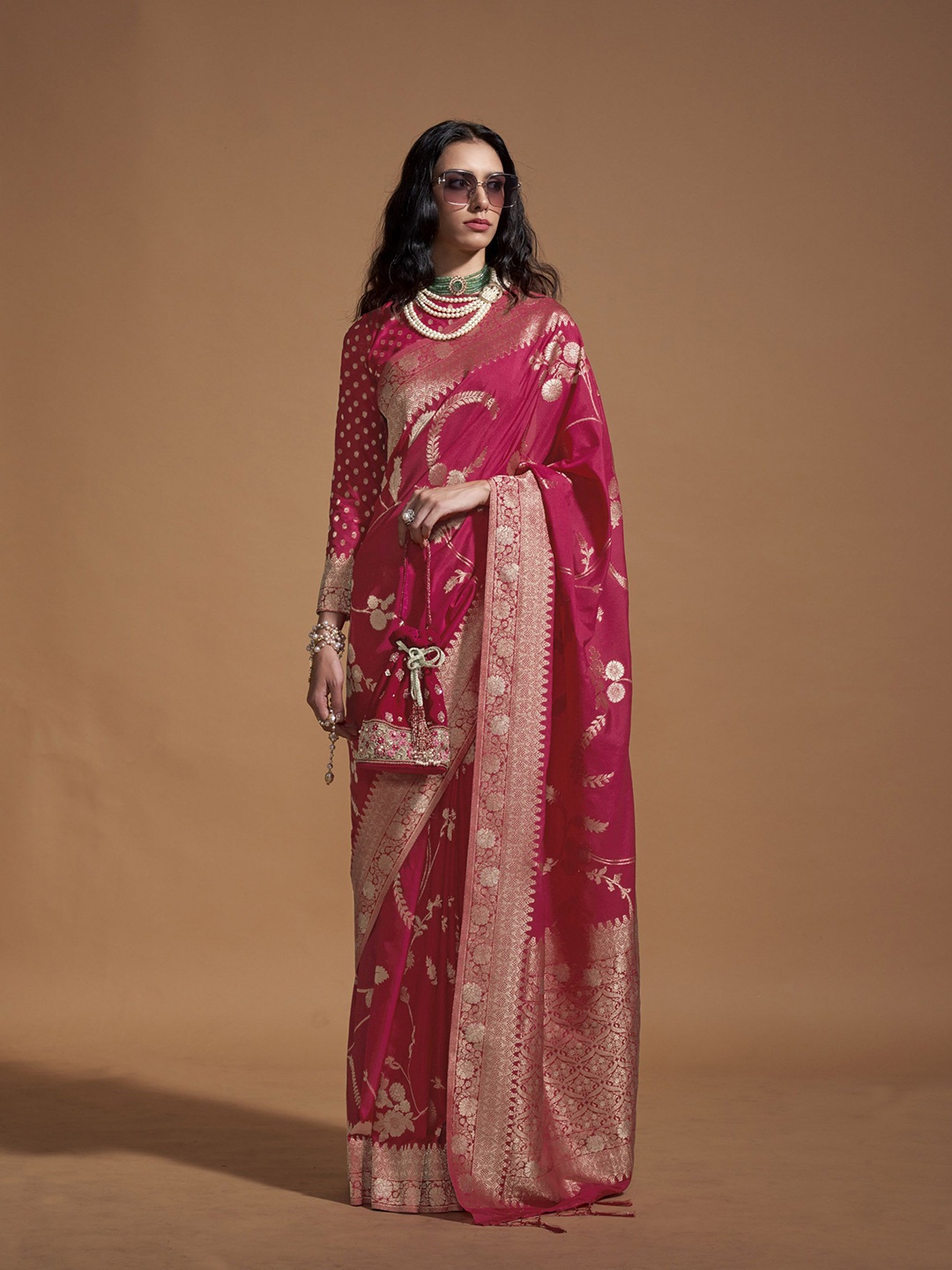 

DIVASTRI Woven Design Zari Banarasi Saree, Magenta